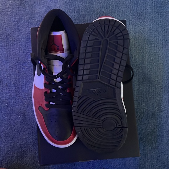 never worn before air Jordan 1s original - Picture 3 of 3
